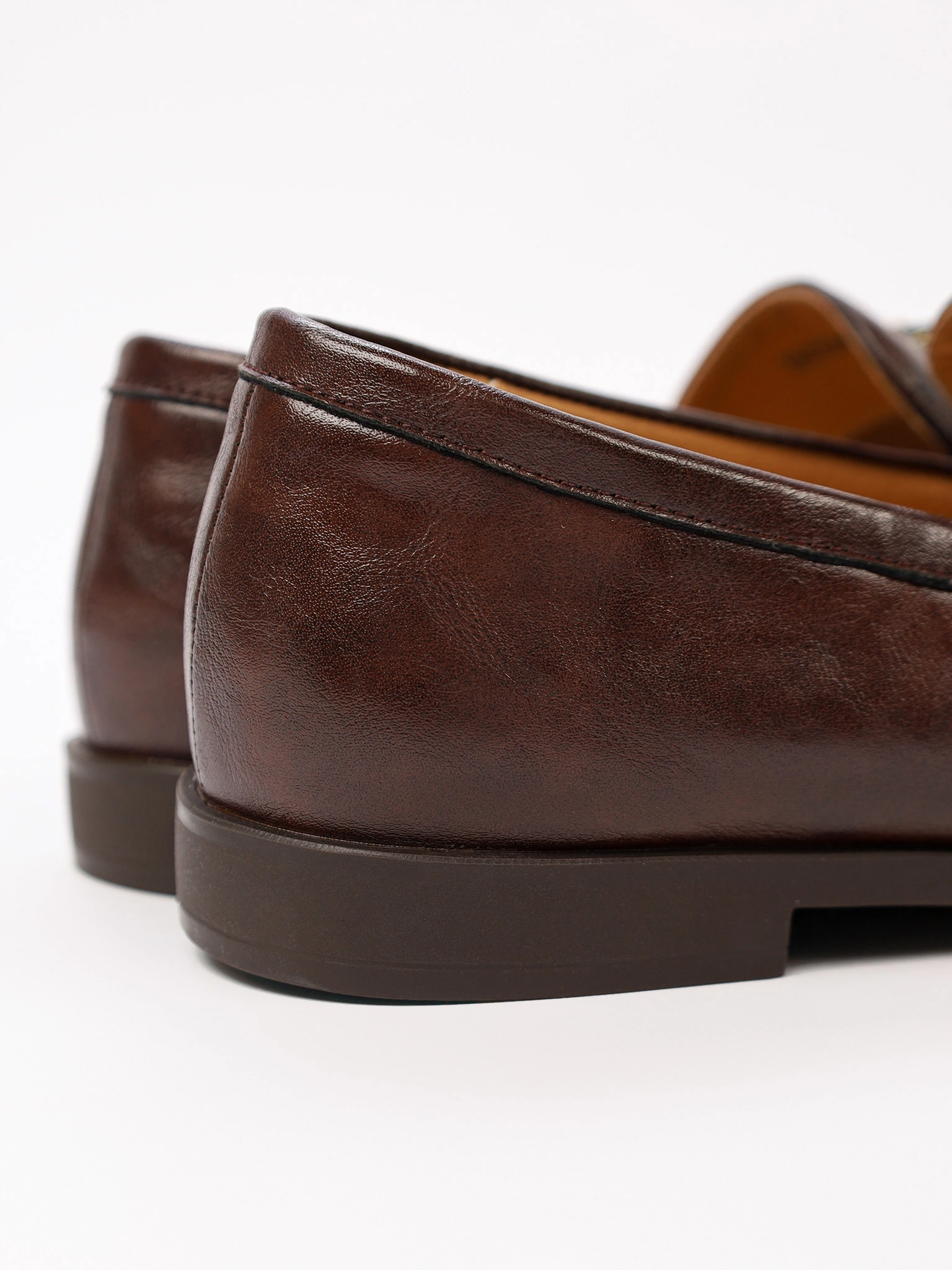 Лоферы бордового цвета на венском каблуке